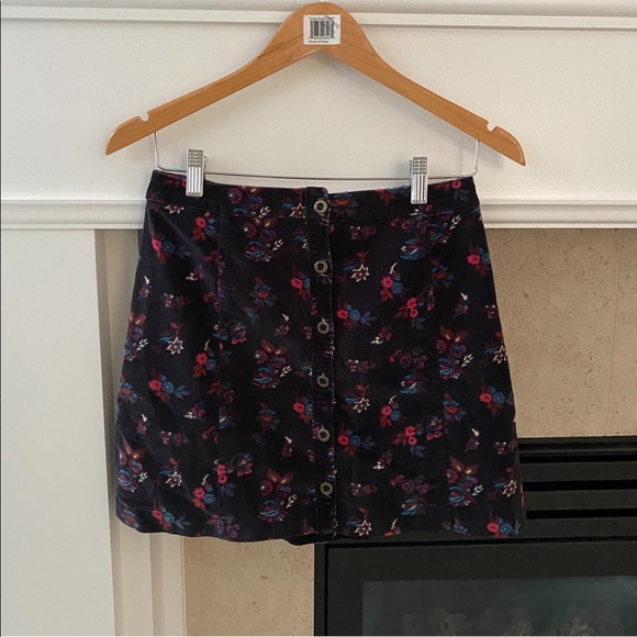 HOLLISTER Navy Floral Velvet Button Up Mini Skirt - Picture 2 of 7